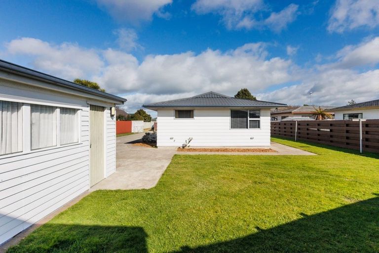 Photo of property in 11 Cecil Place, Cloverlea, Palmerston North, 4412