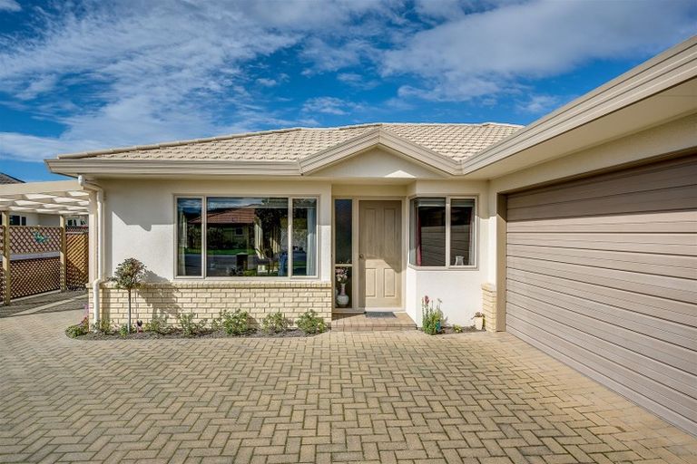 Photo of property in 75 Kensington Drive, Taradale, Napier, 4112
