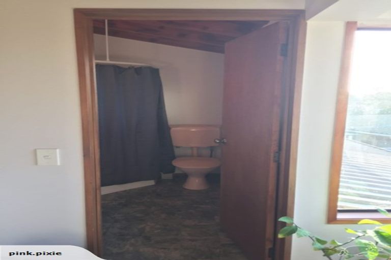 Photo of property in 1/86 Waimumu Road, Massey, Auckland, 0614