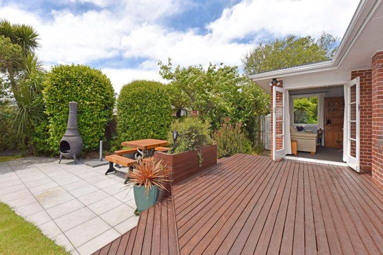 Photo of property in 16 Adams Place, Woolston, Christchurch, 8023