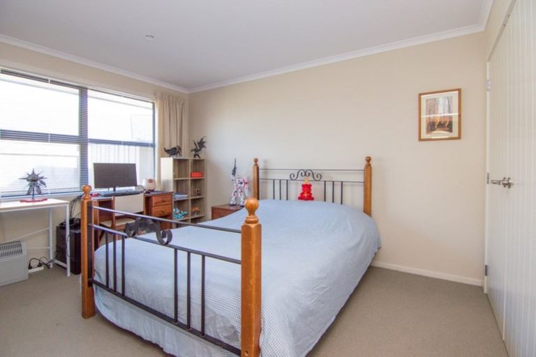 Photo of property in 8 Medallion Court, Kelvin Grove, Palmerston North, 4414