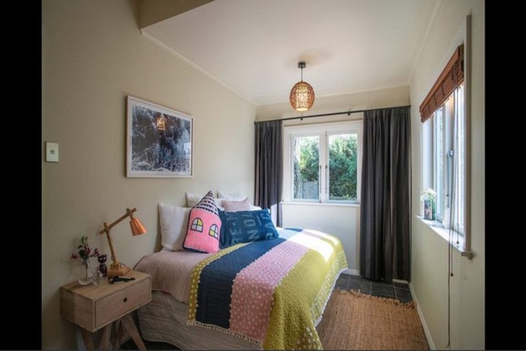 Photo of property in 28 View Road, Houghton Bay, Wellington, 6023