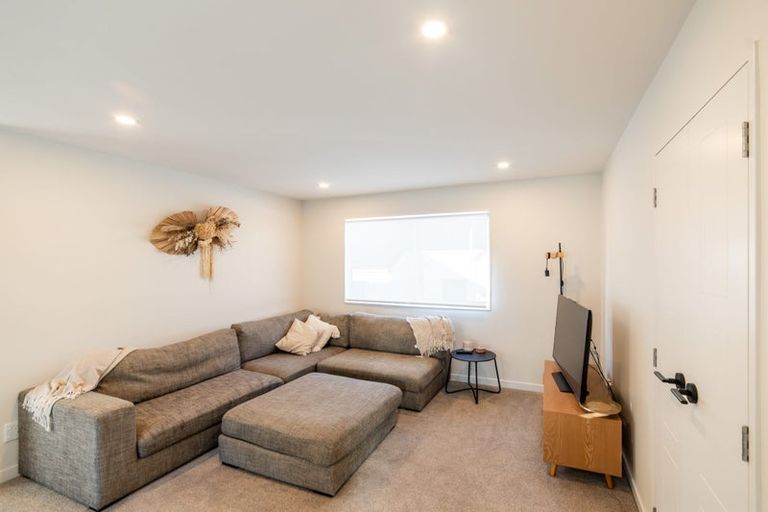 Photo of property in 35 Pohewa Road, Silverdale, 0932