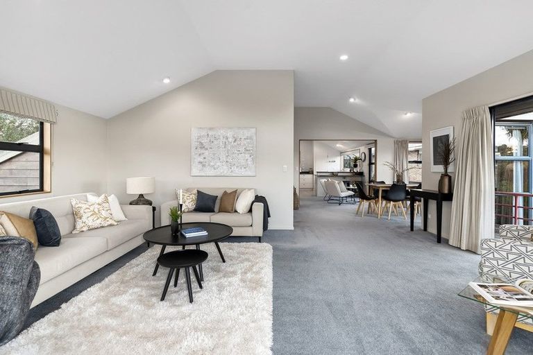 Photo of property in 7b Elgin Place, Red Beach, 0932