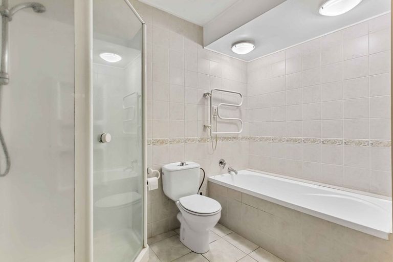 Photo of property in 1/26 Callender Place, Shelly Park, Auckland, 2014