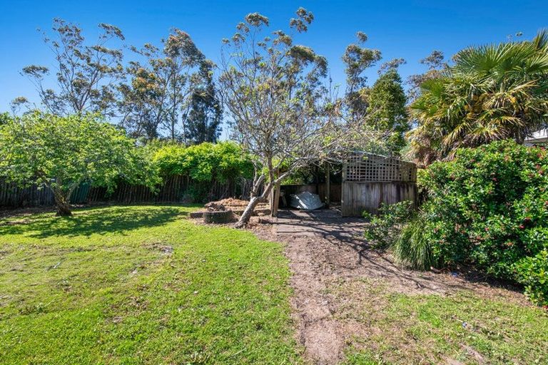 Photo of property in 17 Parakai Avenue, Parakai, 0830