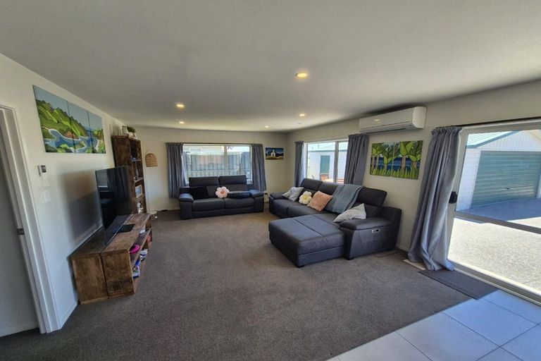 Photo of property in 36 Shortland Street, Wainoni, Christchurch, 8061