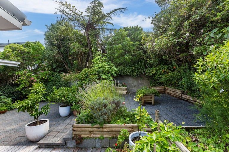 Photo of property in 5 Christina Grove, Normandale, Lower Hutt, 5010