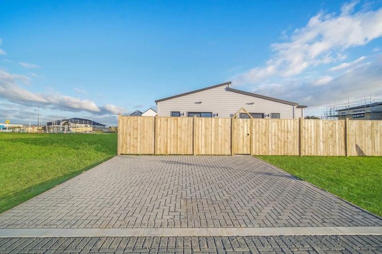 Photo of property in 62 Kaapehu Street, Karaka, 2578