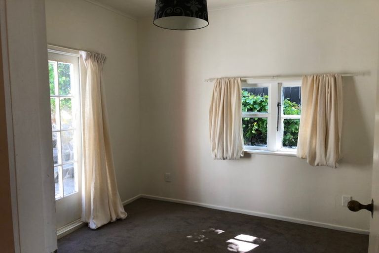 Photo of property in 6 Pitarua Street, Thorndon, Wellington, 6011