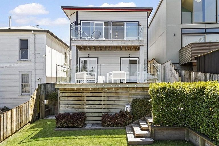 Photo of property in 15 Mills Road, Brooklyn, Wellington, 6021