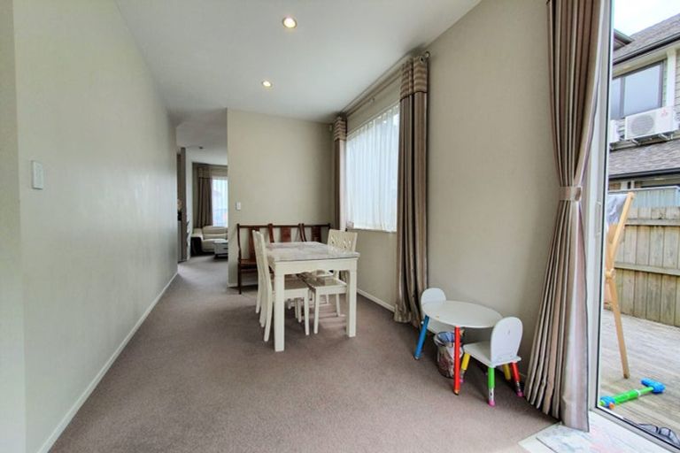 Photo of property in 27 Mulroy Place, Pinehill, Auckland, 0632