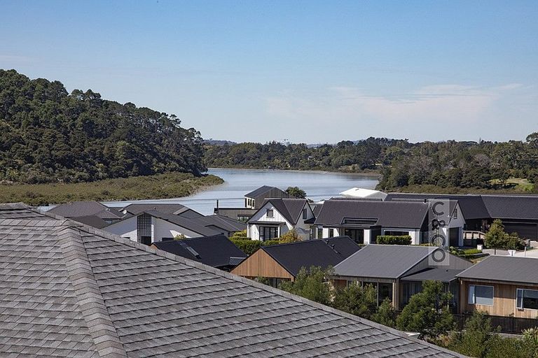 Photo of property in 2 Tauwaka Crescent, Riverhead, 0820