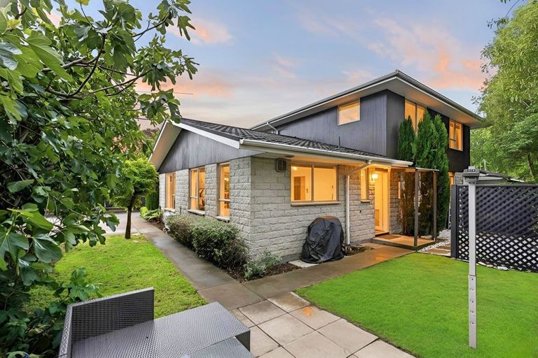 Photo of property in 2/14c Cashmere Road, Cashmere, Christchurch, 8022