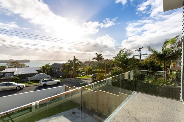 Photo of property in 17 Tindalls Bay Road, Tindalls Beach, Whangaparaoa, 0930