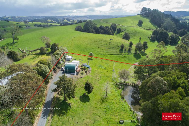Photo of property in 307 Whananaki North Road, Opuawhanga, Hikurangi, 0181