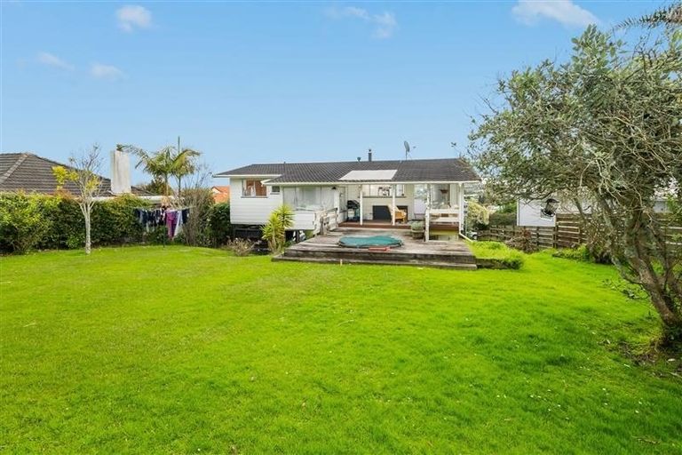 Photo of property in 12 William Souter Street, Forrest Hill, Auckland, 0620