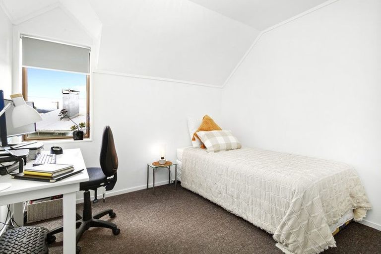 Photo of property in 2/44 Randwick Crescent, Moera, Lower Hutt, 5010