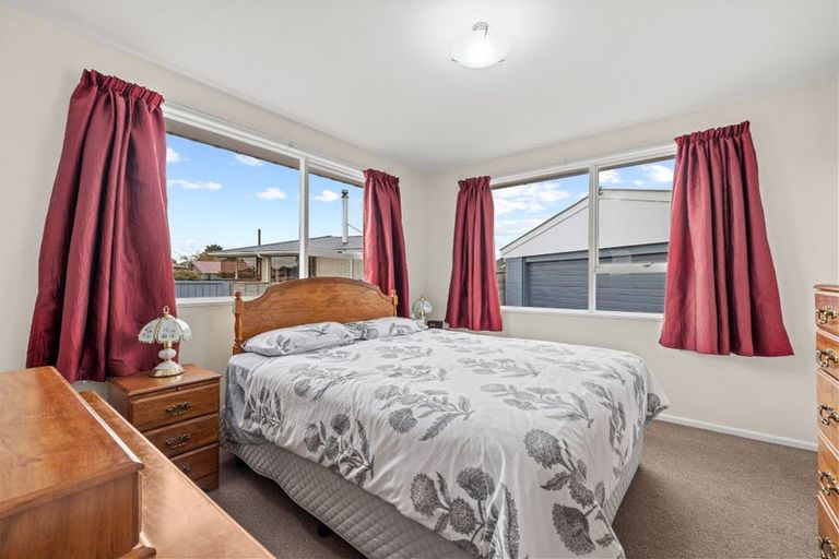 Photo of property in 12 Cowper Place, Avondale, Christchurch, 8061