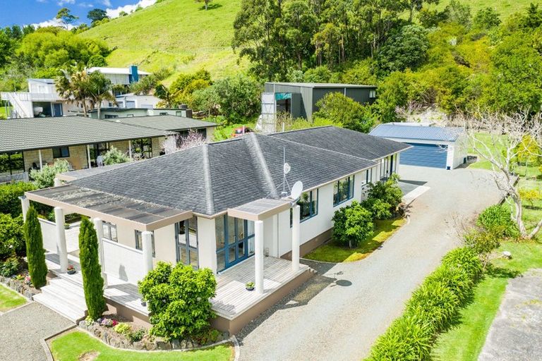 Photo of property in 6 Regent Street, Whakapirau, Maungaturoto, 0583
