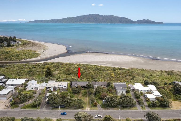 Photo of property in 41 Field Way, Waikanae Beach, Waikanae, 5036