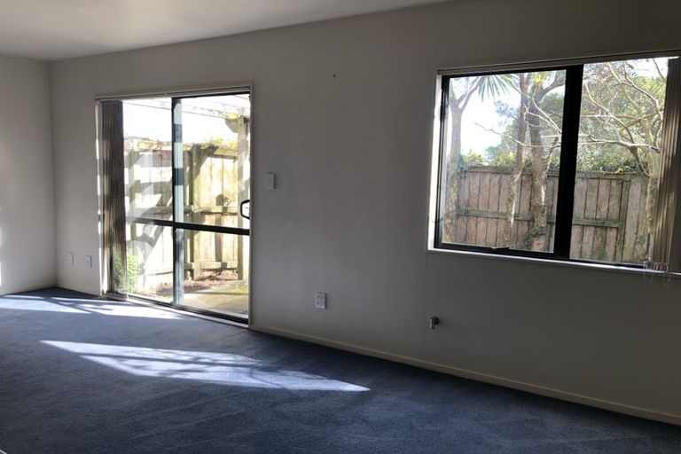 Photo of property in 14/3 Orwell Road, Greenhithe, Auckland, 0632