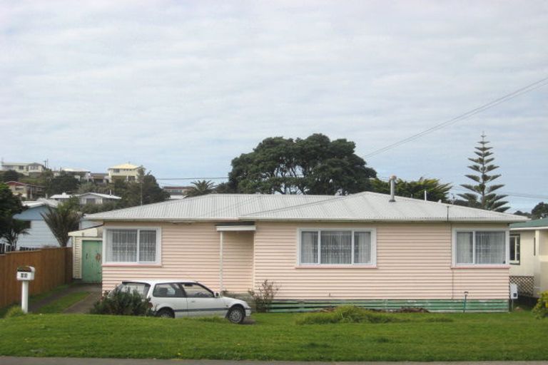 Photo of property in 26 Paritutu Road, Spotswood, New Plymouth, 4310