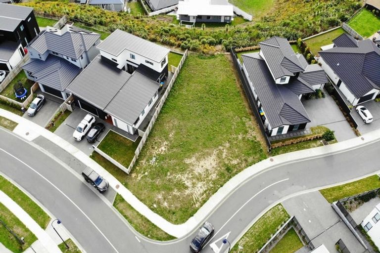 Photo of property in 1 Kaiaho Close, Aotea, Porirua, 5024