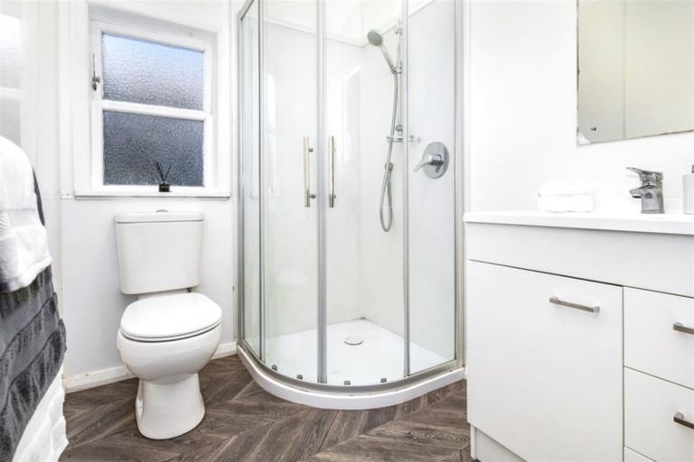 Photo of property in 94 Nicholson Road, Khandallah, Wellington, 6035