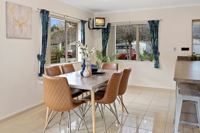 Photo of property in 5 Fairway Oaks Drive, Waikanae Beach, Waikanae, 5036