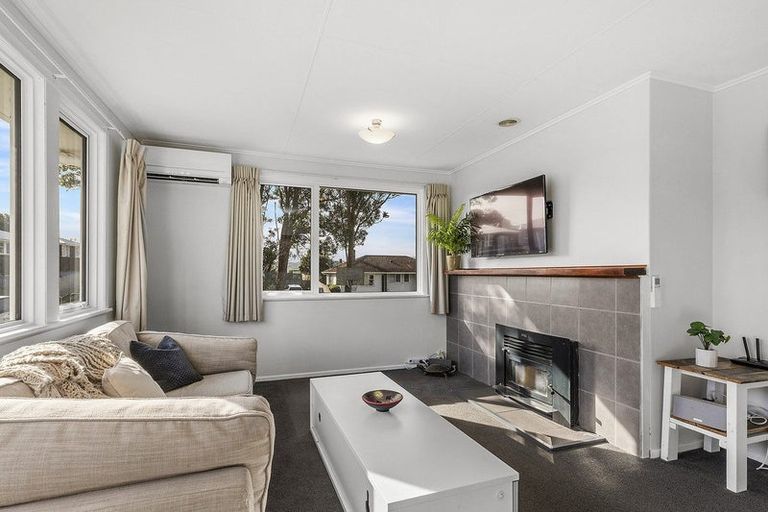 Photo of property in 35 Beauzami Crescent, Ascot Park, Porirua, 5024