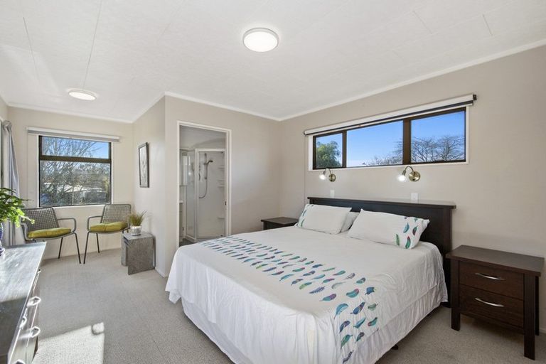 Photo of property in 43 Grace Crescent, Richmond Heights, Taupo, 3330