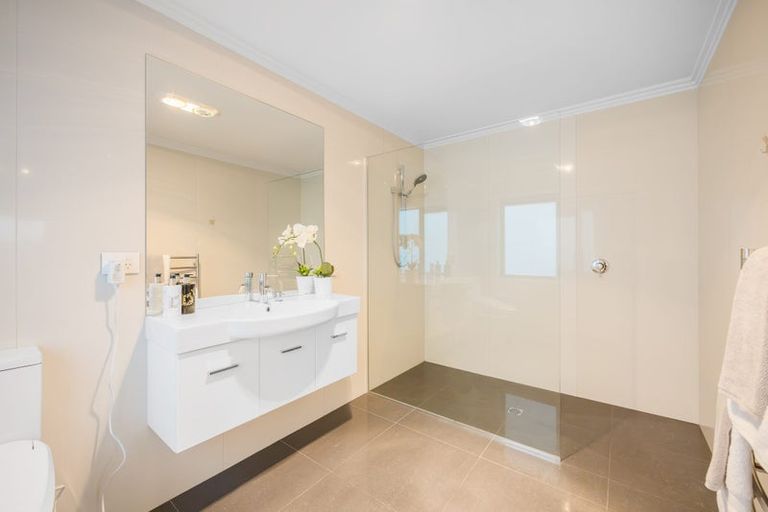 Photo of property in 8 Tuatini Place, Long Bay, Auckland, 0630