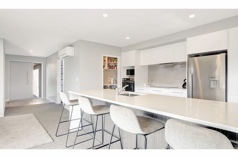 Photo of property in 177b High Street, Oxford, 7430