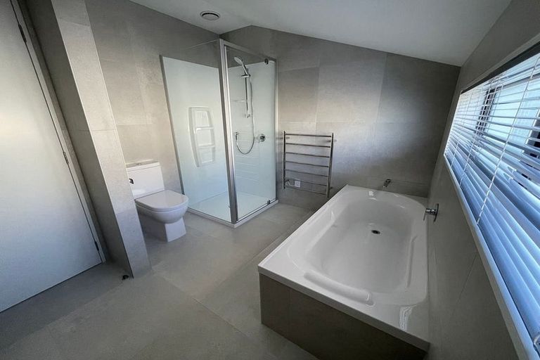 Photo of property in 54 Waituarua Drive, Takanini, 2112