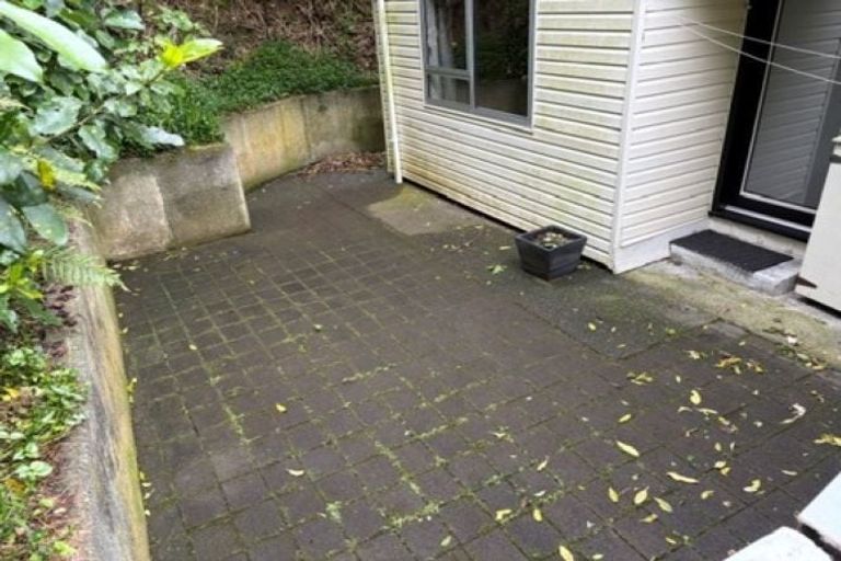 Photo of property in 2/49 Maungaraki Road, Korokoro, Lower Hutt, 5012