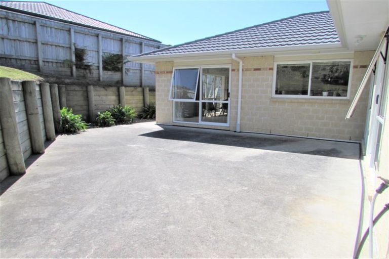 Photo of property in 48 Tongariro Drive, Aotea, Porirua, 5024