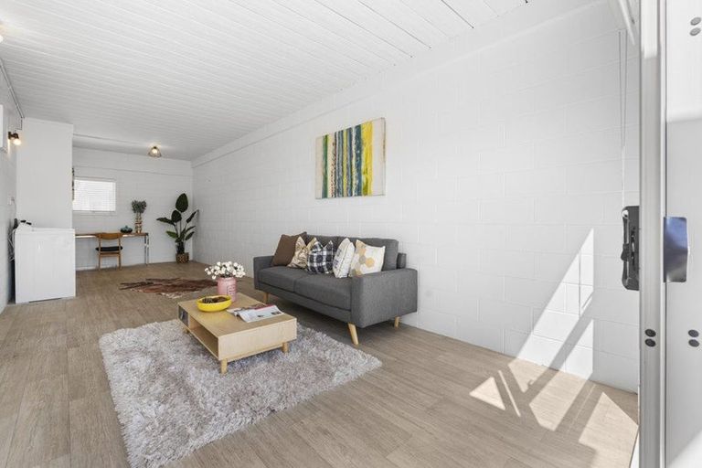 Photo of property in 1/83 Centreway Road, Orewa, 0931