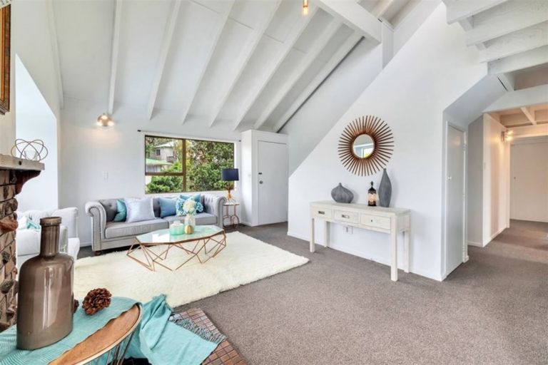 Photo of property in 42 Glenbervie Crescent, Massey, Auckland, 0614