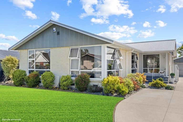 Photo of property in 15 Waratah Street, Avondale, Christchurch, 8061