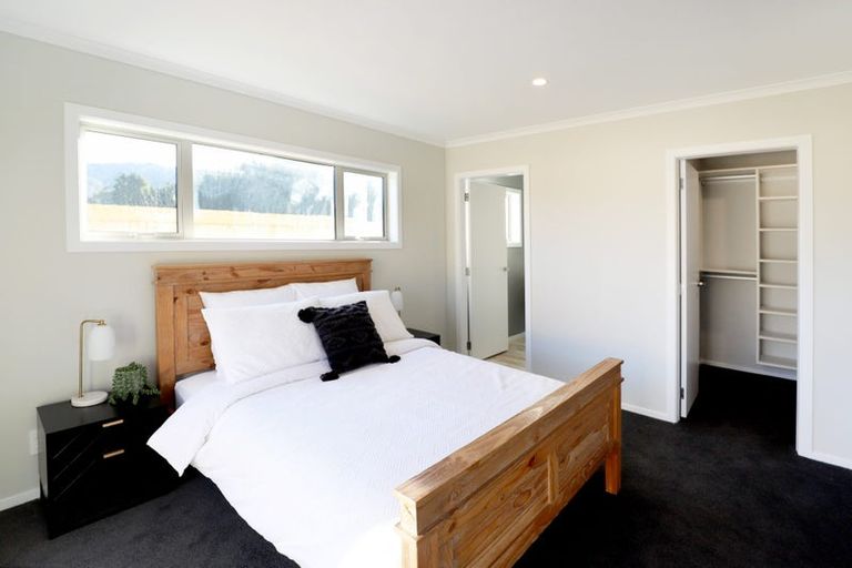 Photo of property in 42 Te Ara O Roimata, Wainuiomata, Lower Hutt, 5014