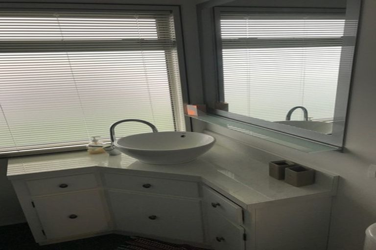 Photo of property in 69 Omokoroa Road, Omokoroa, 3114