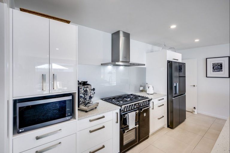 Photo of property in 9 Rakaia Way, Poraiti, Napier, 4112