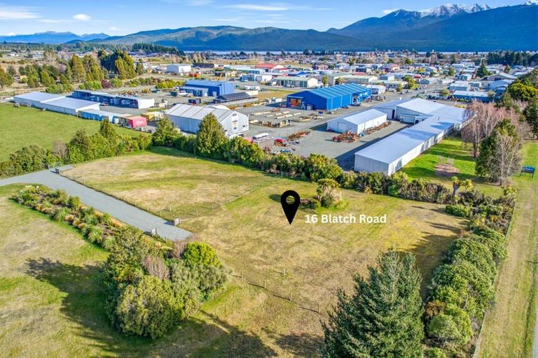 Photo of property in 16 Blatch Road, Te Anau, 9679