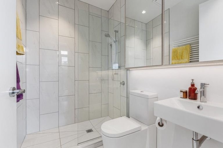 Photo of property in 5 Jean Caldwell Way, Island Bay, Wellington, 6023