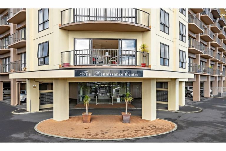 Photo of property in The Rennaissance, 1g/18 Ronwood Avenue, Manukau, Auckland, 2104