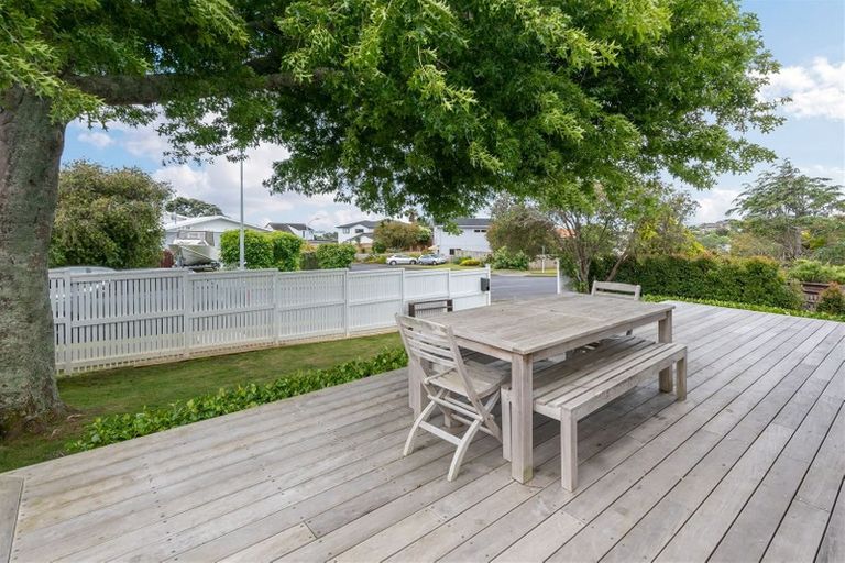 Photo of property in 19 Advene Road, Cockle Bay, Auckland, 2014