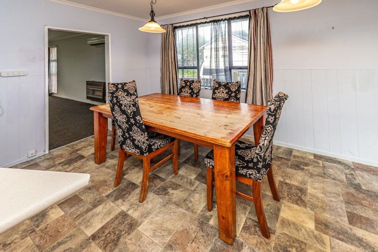 Photo of property in 8 Tongariro Street, Castlecliff, Whanganui, 4501
