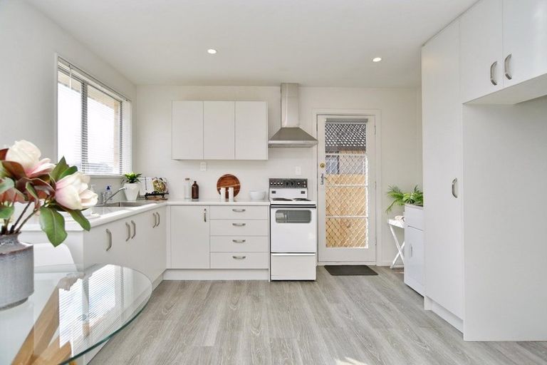 Photo of property in 17a Queenspark Drive, Parklands, Christchurch, 8083