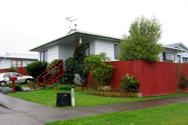 Photo of property in 17 Dahlstrom Grove, Kelvin Grove, Palmerston North, 4414